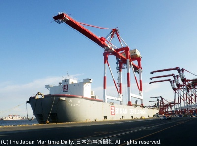 東京港 大井1号新クレーン 現地到着 あす据え付けへ 東京港 大井1号新クレーン 現地到着 あす据え付けへ